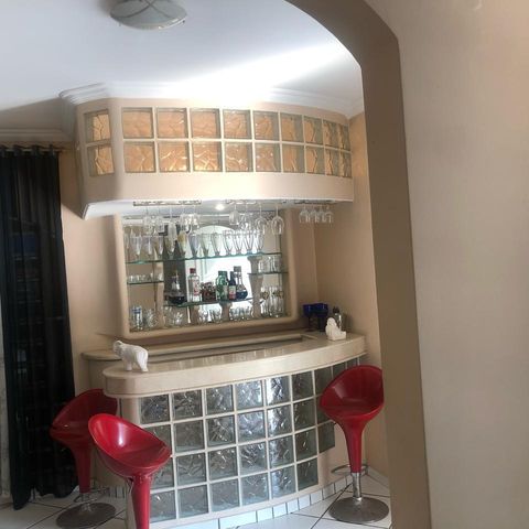 Casa à venda com 180m², 3 quartos e 4 vagas