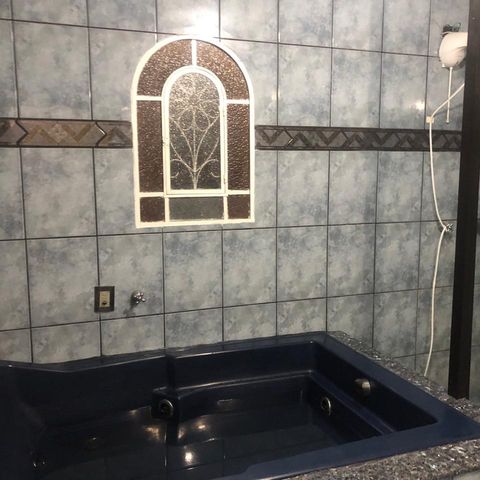 Casa à venda com 180m², 3 quartos e 4 vagas