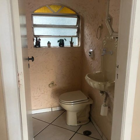 Casa à venda com 180m², 3 quartos e 4 vagas