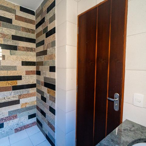 Casa à venda com 75m², 2 quartos e 2 vagas Casa à venda com 75m², 2 quartos e 2 vagasBanheiro da Suíte 1