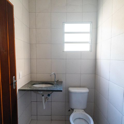 Casa à venda com 75m², 2 quartos e 2 vagas Casa à venda com 75m², 2 quartos e 2 vagasBanheiro da Suíte 1