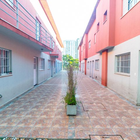 Casa à venda com 75m², 2 quartos e 2 vagas Casa à venda com 75m², 2 quartos e 2 vagasÁrea comum