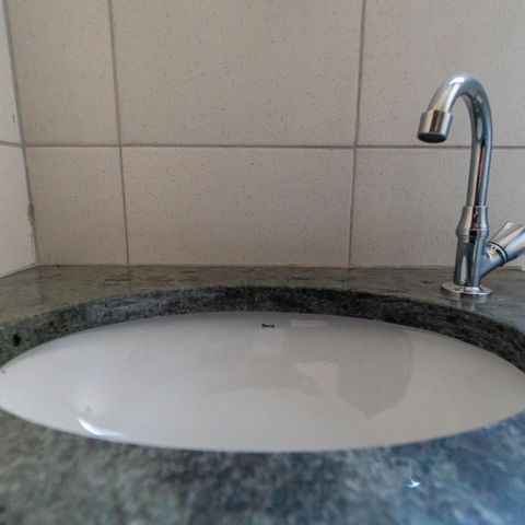 Casa à venda com 75m², 2 quartos e 2 vagas Casa à venda com 75m², 2 quartos e 2 vagasBanheiro da Suíte 1 Detalhe