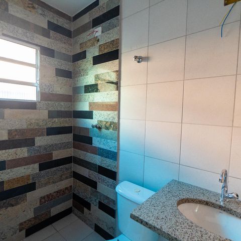 Casa à venda com 75m², 2 quartos e 2 vagas Casa à venda com 75m², 2 quartos e 2 vagasBanheiro da Suíte 2