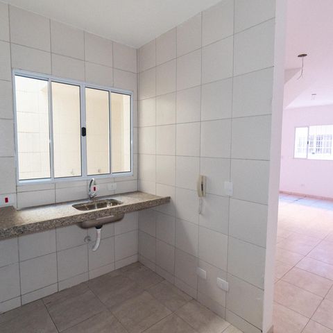 Casa à venda com 75m², 2 quartos e 2 vagas Casa à venda com 75m², 2 quartos e 2 vagasCozinha