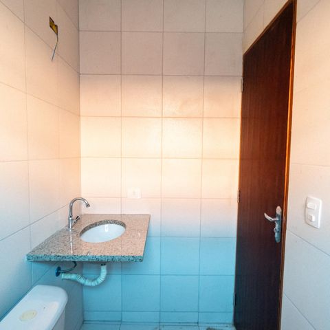 Casa à venda com 75m², 2 quartos e 2 vagas Casa à venda com 75m², 2 quartos e 2 vagasBanheiro da Suíte 2