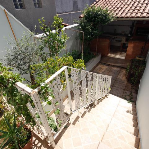 Casa à venda com 180m², 3 quartos e 4 vagas Casa à venda com 180m², 3 quartos e 4 vagasVaranda