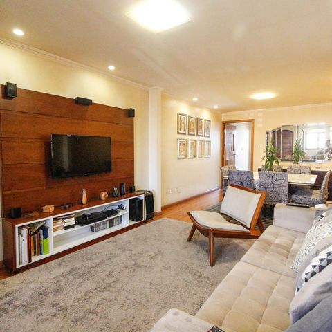 Casa à venda com 180m², 3 quartos e 4 vagas Casa à venda com 180m², 3 quartos e 4 vagasSala