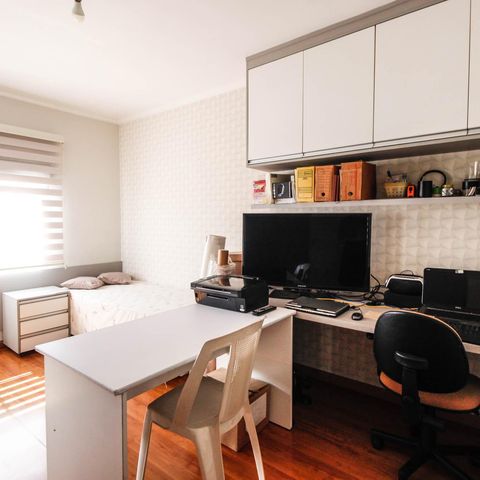Casa à venda com 180m², 3 quartos e 4 vagas Casa à venda com 180m², 3 quartos e 4 vagasQuarto 1
