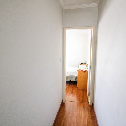 Casa à venda com 180m², 3 quartos e 4 vagas Casa à venda com 180m², 3 quartos e 4 vagasCorredor