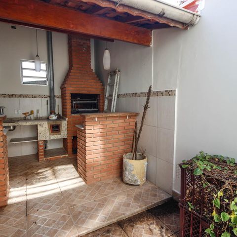Casa à venda com 180m², 3 quartos e 4 vagas Casa à venda com 180m², 3 quartos e 4 vagasChurrasqueira
