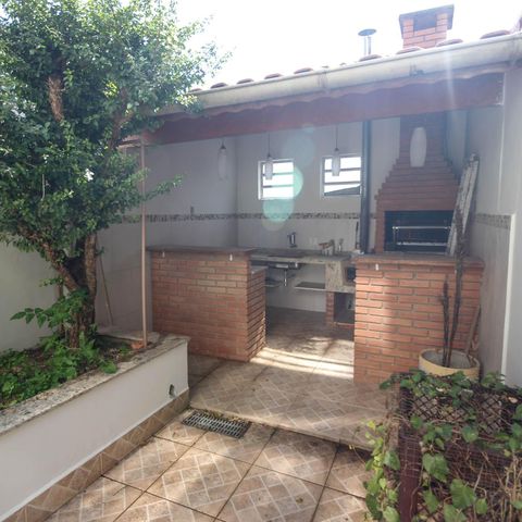 Casa à venda com 180m², 3 quartos e 4 vagas Casa à venda com 180m², 3 quartos e 4 vagasChurrasqueira
