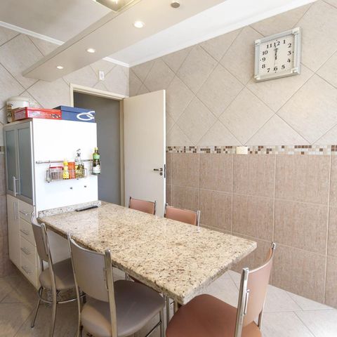 Casa à venda com 180m², 3 quartos e 4 vagas Casa à venda com 180m², 3 quartos e 4 vagasCozinha