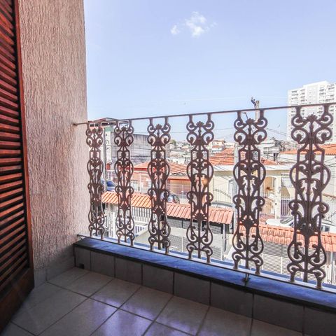 Casa à venda com 180m², 3 quartos e 4 vagas Casa à venda com 180m², 3 quartos e 4 vagasVaranda