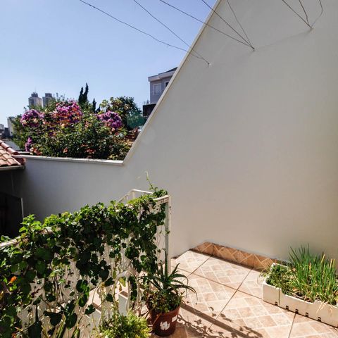 Casa à venda com 180m², 3 quartos e 4 vagas Casa à venda com 180m², 3 quartos e 4 vagasVaranda