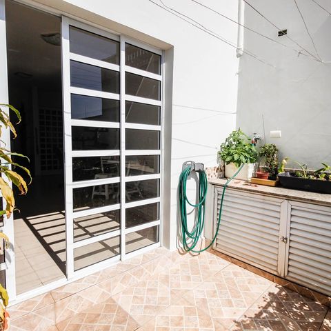 Casa à venda com 180m², 3 quartos e 4 vagas Casa à venda com 180m², 3 quartos e 4 vagasVaranda
