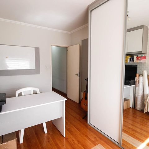 Casa à venda com 180m², 3 quartos e 4 vagas Casa à venda com 180m², 3 quartos e 4 vagasQuarto 1