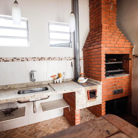 Casa à venda com 180m², 3 quartos e 4 vagas Casa à venda com 180m², 3 quartos e 4 vagasChurrasqueira