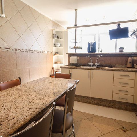 Casa à venda com 180m², 3 quartos e 4 vagas Casa à venda com 180m², 3 quartos e 4 vagasCozinha