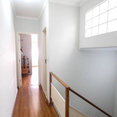 Casa à venda com 180m², 3 quartos e 4 vagas Casa à venda com 180m², 3 quartos e 4 vagasCorredor