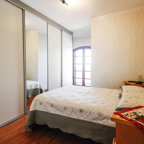 Casa à venda com 180m², 3 quartos e 4 vagas Casa à venda com 180m², 3 quartos e 4 vagasQuarto 3
