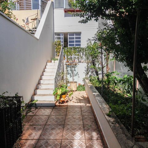 Casa à venda com 180m², 3 quartos e 4 vagas Casa à venda com 180m², 3 quartos e 4 vagasJardim