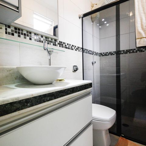 Casa à venda com 180m², 3 quartos e 4 vagas Casa à venda com 180m², 3 quartos e 4 vagasBanheiro