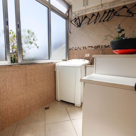 Casa à venda com 180m², 3 quartos e 4 vagas Casa à venda com 180m², 3 quartos e 4 vagasÁrea de serviço
