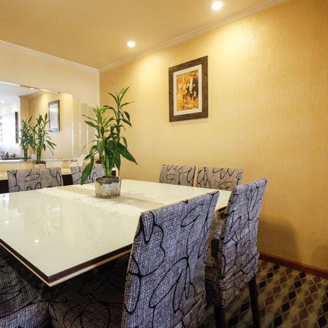 Casa à venda com 180m², 3 quartos e 4 vagas Casa à venda com 180m², 3 quartos e 4 vagasSala