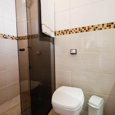 Casa à venda com 180m², 3 quartos e 4 vagas Casa à venda com 180m², 3 quartos e 4 vagasSuíte