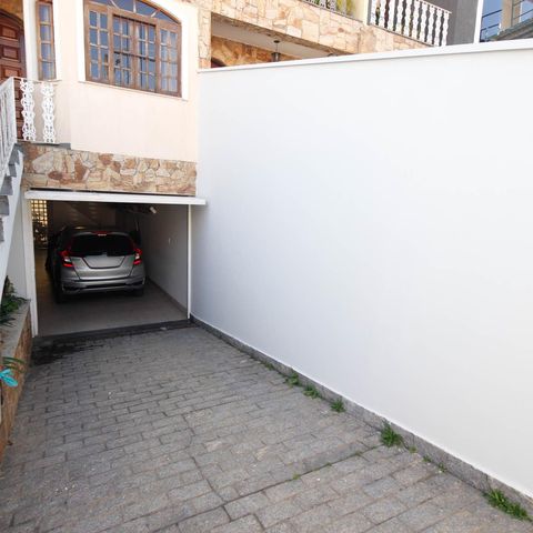 Casa à venda com 180m², 3 quartos e 4 vagas Casa à venda com 180m², 3 quartos e 4 vagasGaragem