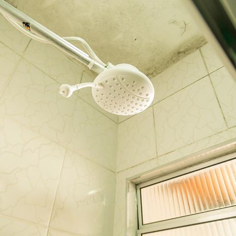 Casa à venda com 150m², 3 quartos e 2 vagasBanheiro da Edícula - Chuveiro