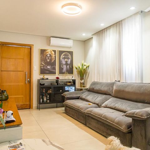 Casa à venda com 150m², 3 quartos e 2 vagasSala
