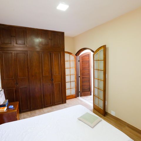 Casa à venda com 336m², 5 quartos e 3 vagasSuíte