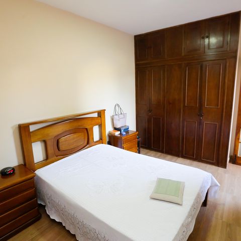 Casa à venda com 336m², 5 quartos e 3 vagasSuíte