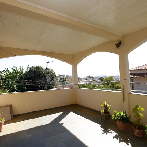 Casa à venda com 336m², 5 quartos e 3 vagasTerraço