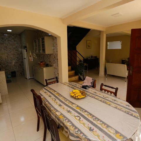Casa à venda com 336m², 5 quartos e 3 vagasSala