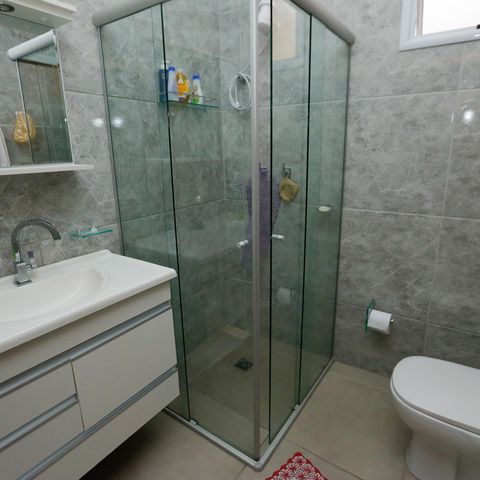 Casa à venda com 336m², 5 quartos e 3 vagasBanheiro da Suíte