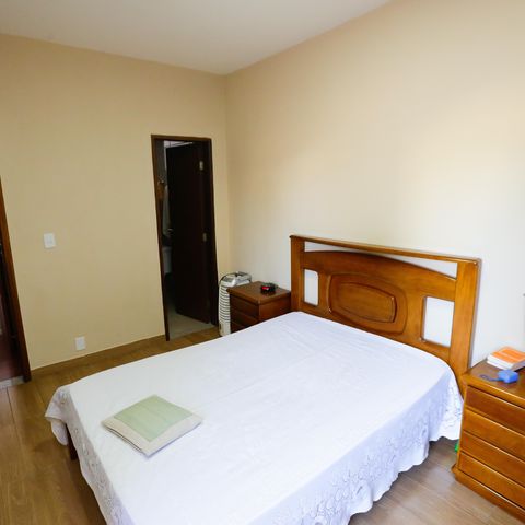 Casa à venda com 336m², 5 quartos e 3 vagasSuíte
