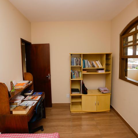 Casa à venda com 336m², 5 quartos e 3 vagasQuarto 2