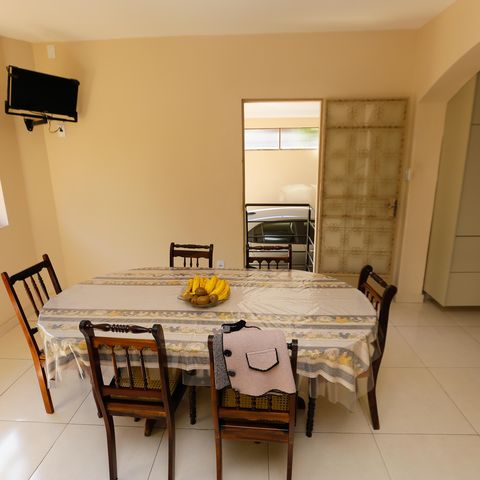 Casa à venda com 336m², 5 quartos e 3 vagasSala