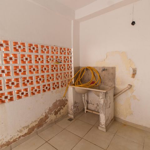Casa à venda com 200m², 5 quartos e 2 vagas Casa à venda com 200m², 5 quartos e 2 vagasÁrea de Serviço