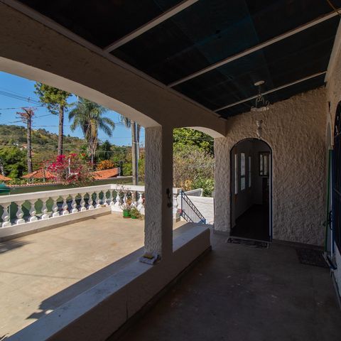Casa à venda com 200m², 5 quartos e 2 vagas Casa à venda com 200m², 5 quartos e 2 vagasÁrea Externa