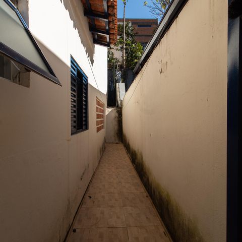 Casa à venda com 200m², 5 quartos e 2 vagas Casa à venda com 200m², 5 quartos e 2 vagasCorredor