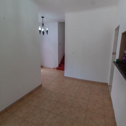 Casa à venda com 200m², 5 quartos e 2 vagas Casa à venda com 200m², 5 quartos e 2 vagasSala de Jantar