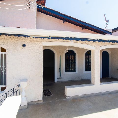 Casa à venda com 200m², 5 quartos e 2 vagas Casa à venda com 200m², 5 quartos e 2 vagasÁrea Externa