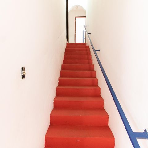 Casa à venda com 200m², 5 quartos e 2 vagas Casa à venda com 200m², 5 quartos e 2 vagasEscada