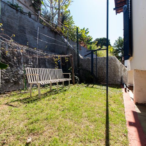 Casa à venda com 200m², 5 quartos e 2 vagas Casa à venda com 200m², 5 quartos e 2 vagasÁrea Externa