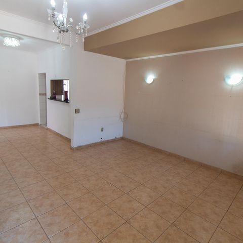 Casa à venda com 200m², 5 quartos e 2 vagas Casa à venda com 200m², 5 quartos e 2 vagasSala