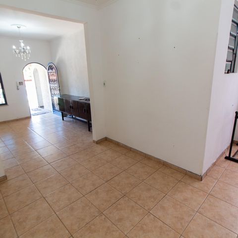 Casa à venda com 200m², 5 quartos e 2 vagas Casa à venda com 200m², 5 quartos e 2 vagasSala de Jantar